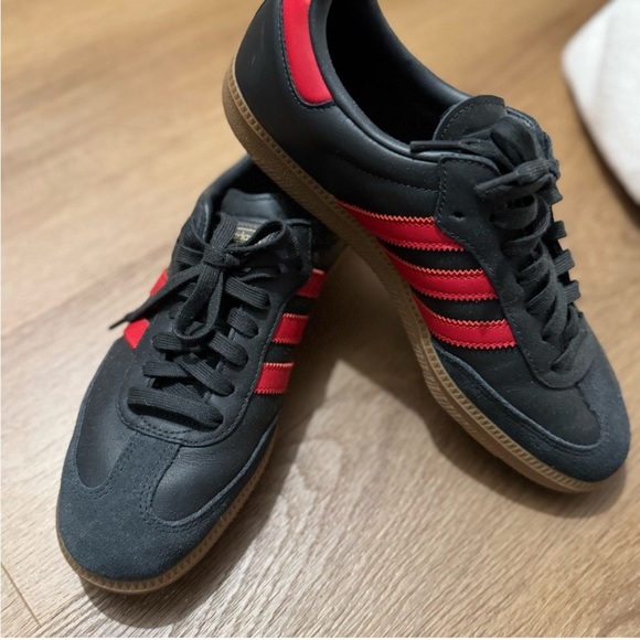 NWOT Adidas Samba OG Men’s Size 9 Carbon Scarlett Striped Sneakers. - Picture 1 of 3